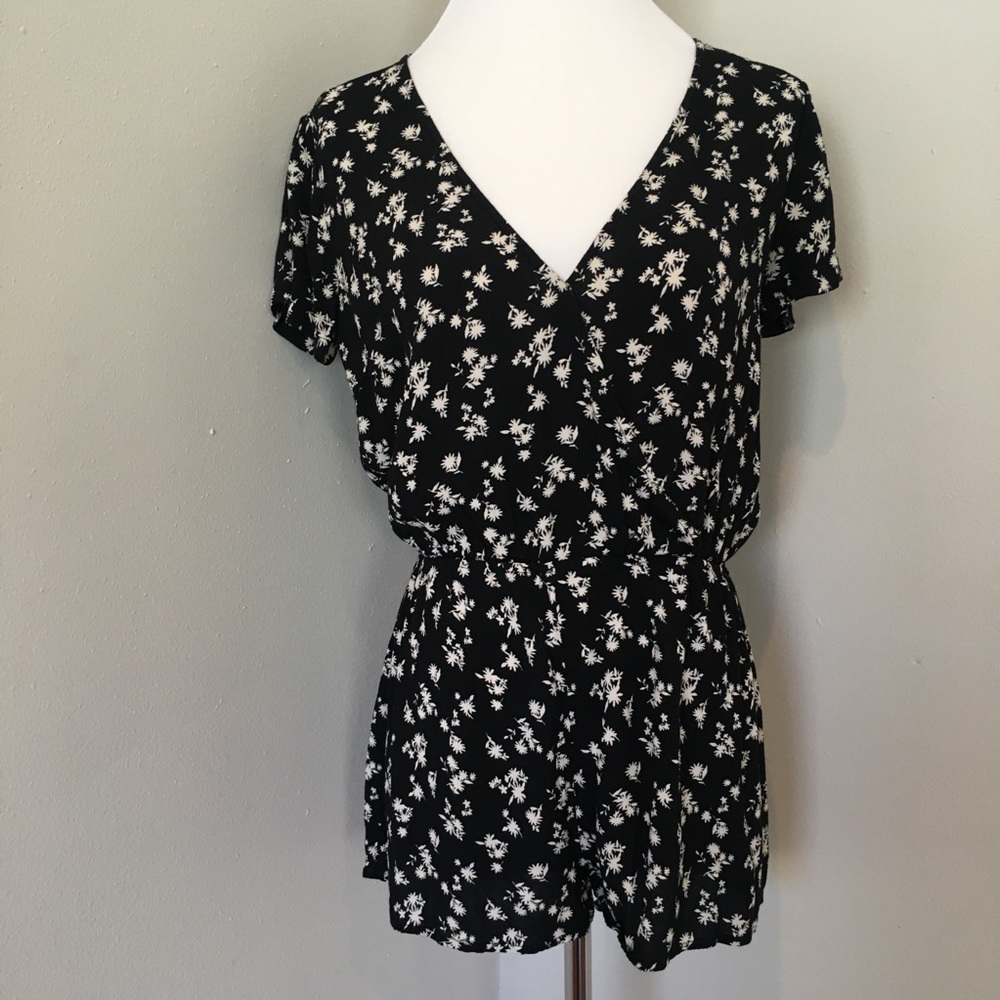 Forever 21 Romper Medium Floral Surplice - Picture 2 of 7